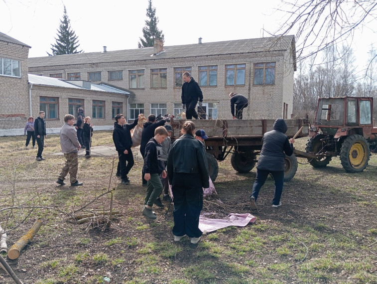 День добрых дел «Весенний общешкольный субботник»..